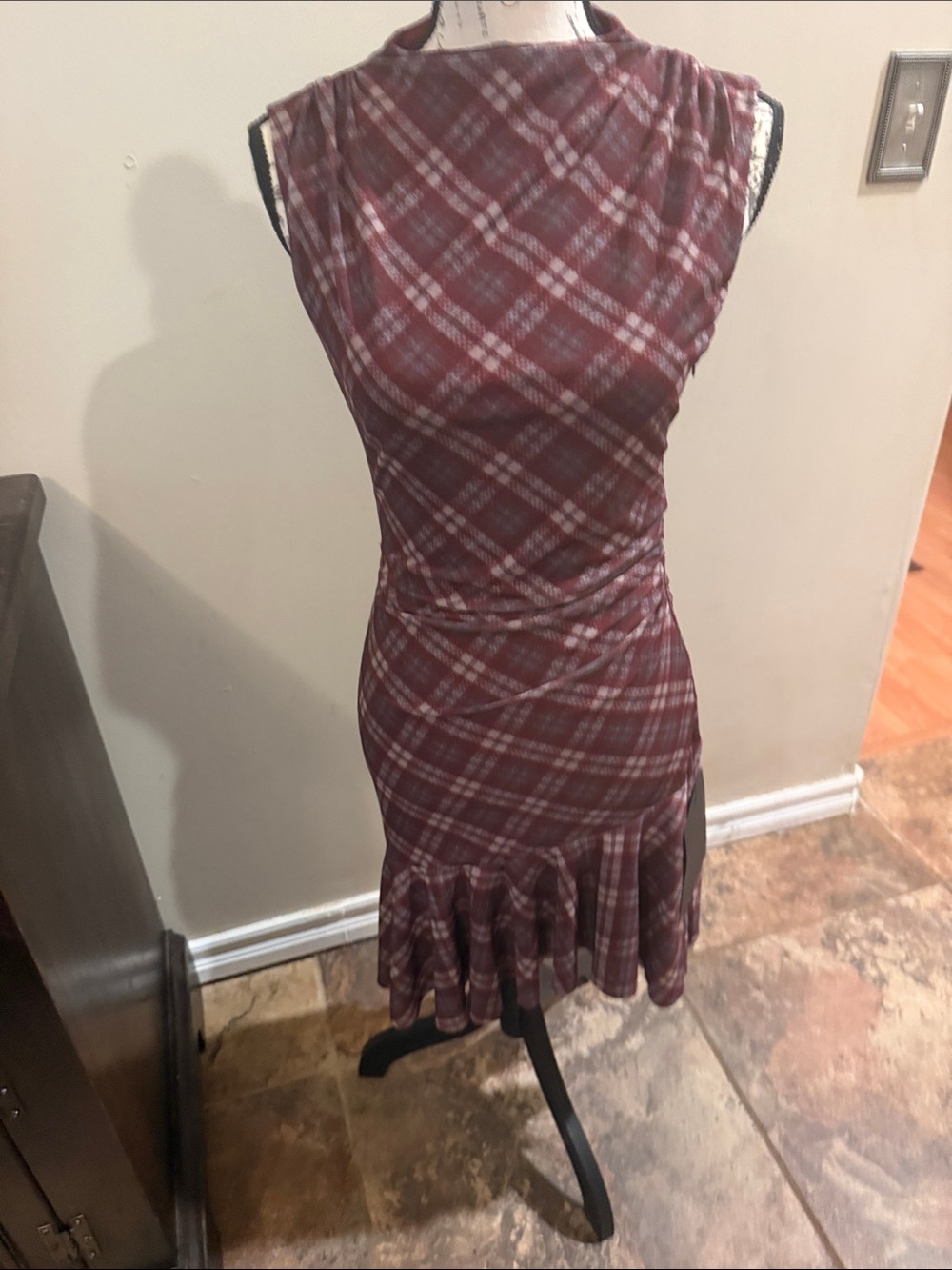 Sleeveless Plaid Ruffled Hem Midi Dress in Burgundy Lulus size Small Women